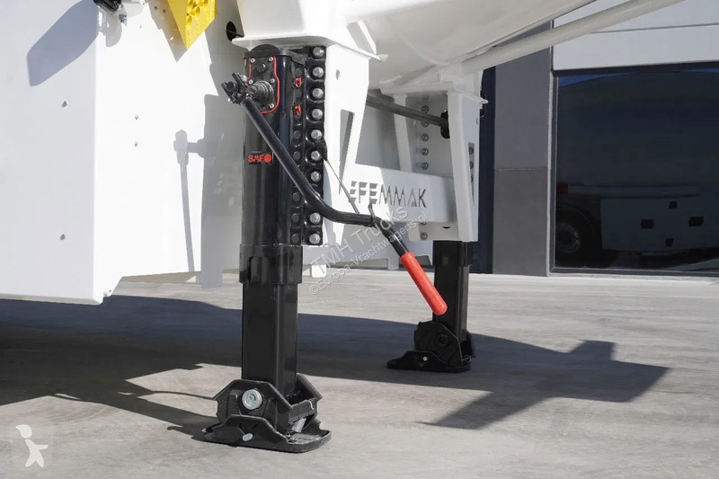 Semiremorca  EFEMMAK Fuel tank semi-trailer...