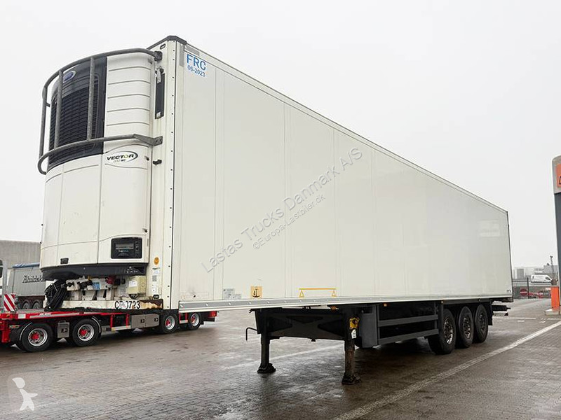 نصف مقطورة Schmitz Cargobull Refrigerated...