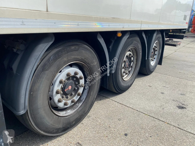 Semitrailer Kögel S24-4 Frigo / Carrier Vector...