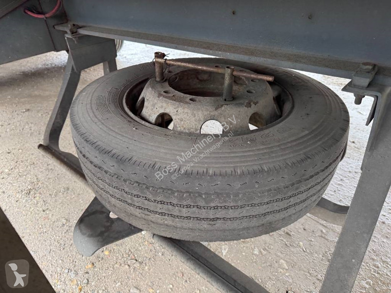 Oplegger Fruehauf ONCRK 32-220 A - Taillift /...