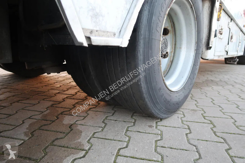 نصف مقطورة Pezzaioli SBA 32 - Cattle transport