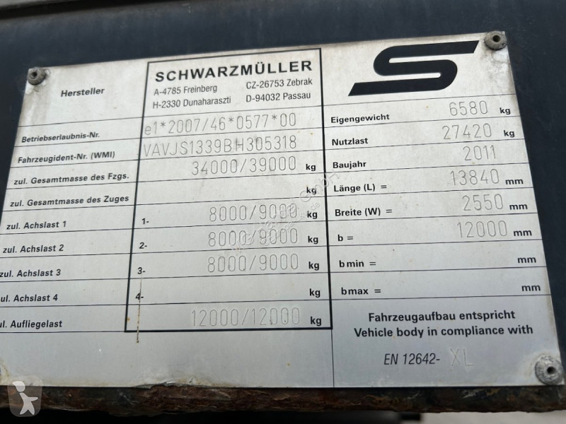 نصف مقطورة Schwarzmüller Plateau-Auflieger J Serie