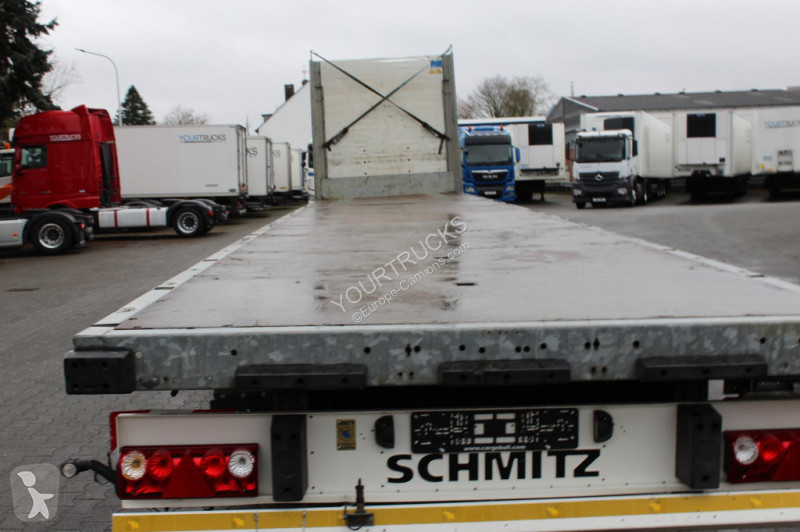 Schmitz Cargobull   Liftachse   Rungentaschen...