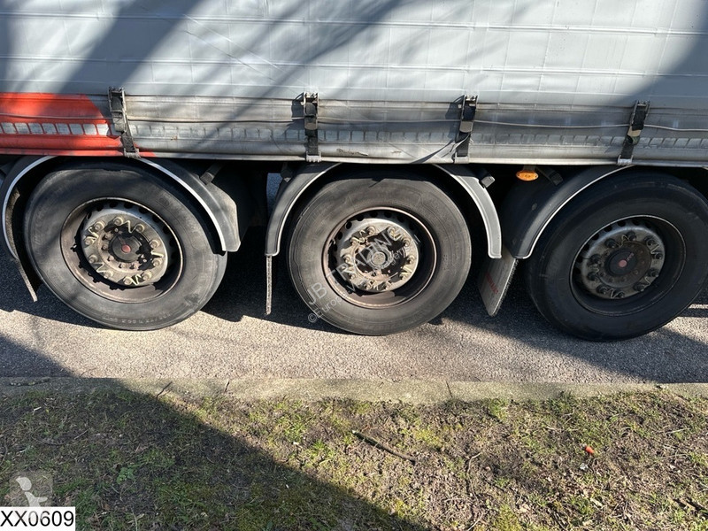 Návěs Fruehauf Tautliner Lift axle