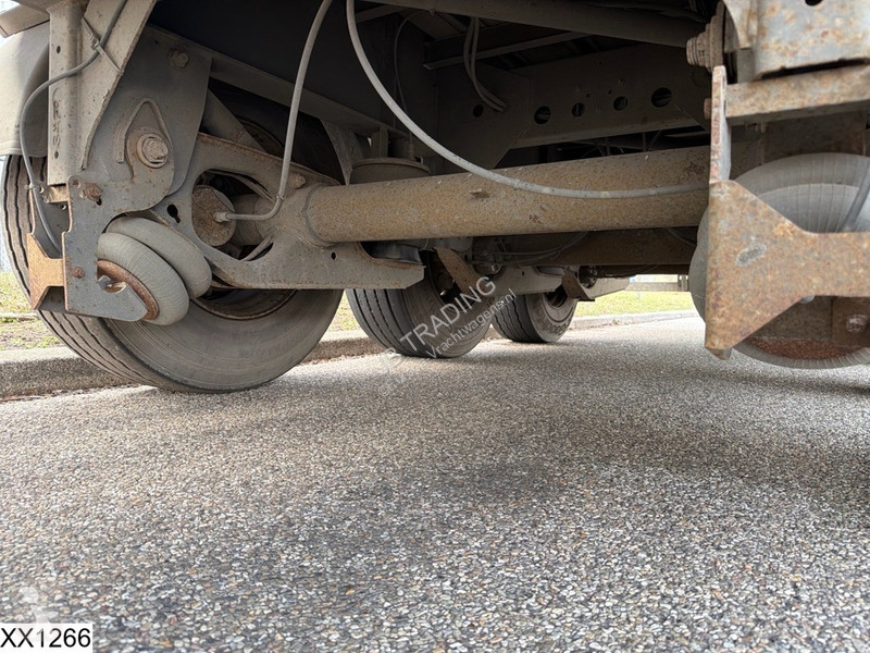 نصف مقطورة Fruehauf Tautliner Lift axle