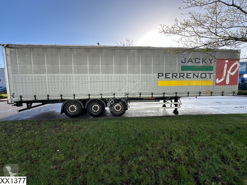 نصف مقطورة Fruehauf Tautliner Lift shaft