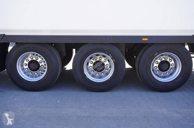 Полуремарке Lamberet refrigerated semi-trailer...