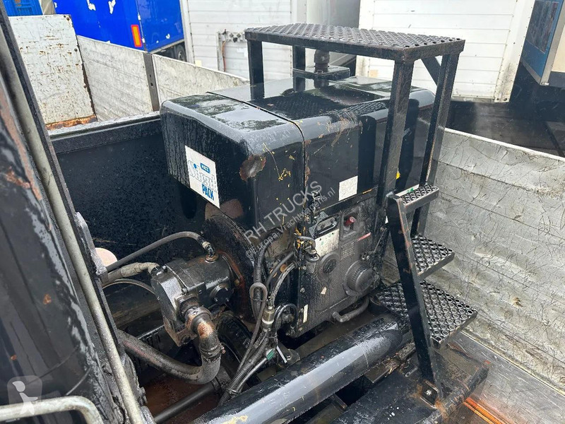 نصف مقطورة KWB P-423-STI-R 3 AXLE BPW + HIAB...