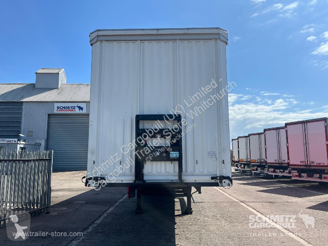 نصف مقطورة Kässbohrer Curtainsider Standard