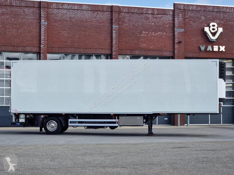 نصف مقطورة Pacton Loadlift - frigo - steering axle