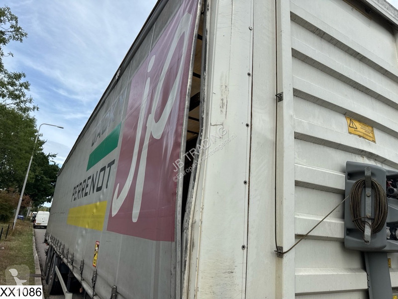 Fruehauf Tautliner Lift axle semi-trailer