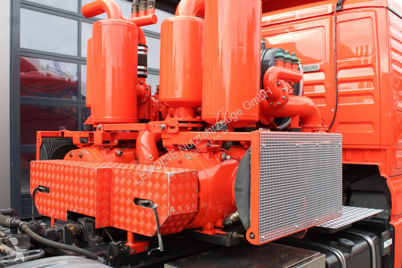 Vrachtwagencombinatie MAN 2-Achs Hellmers 26m3...