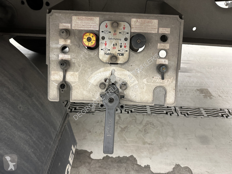 Fliegl Tautliner semi-trailer