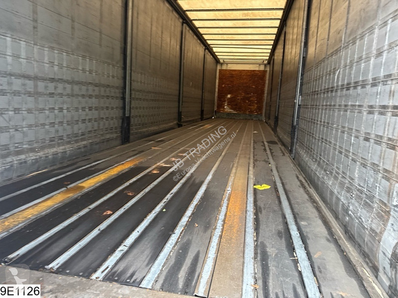 Fruehauf Tautliner Lift axle semi-trailer