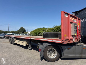 Fruehauf flatbed semi-trailer