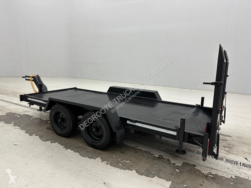 Plateau trailer