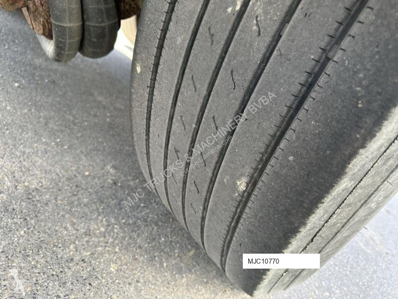 Semitrailer Renders 3  AXLES MB - CLOSED BOX -...