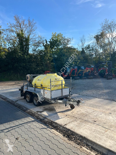 Hapert Tademasser met gladheidbestrijding trailer