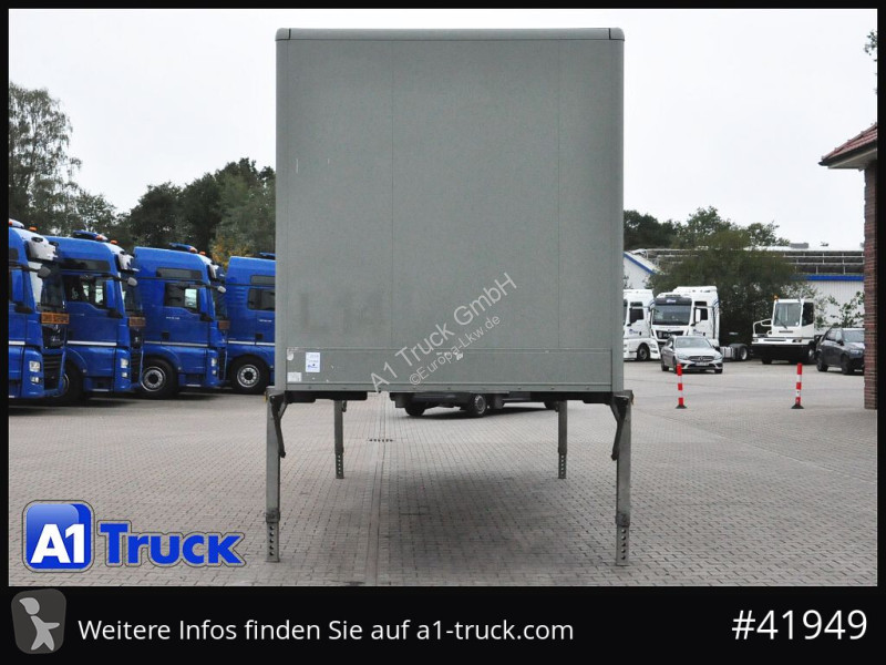 7,45, Möbelkoffer, Lichtband, Filzwände,...