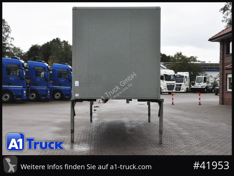 7,45, Möbelkoffer, Lichtband, Filzwände,...