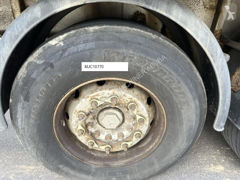Semitrailer Renders 3  AXLES MB - CLOSED BOX -...
