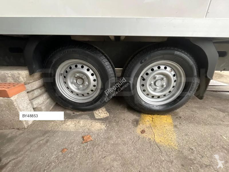 مقطورة Humbaur 205
