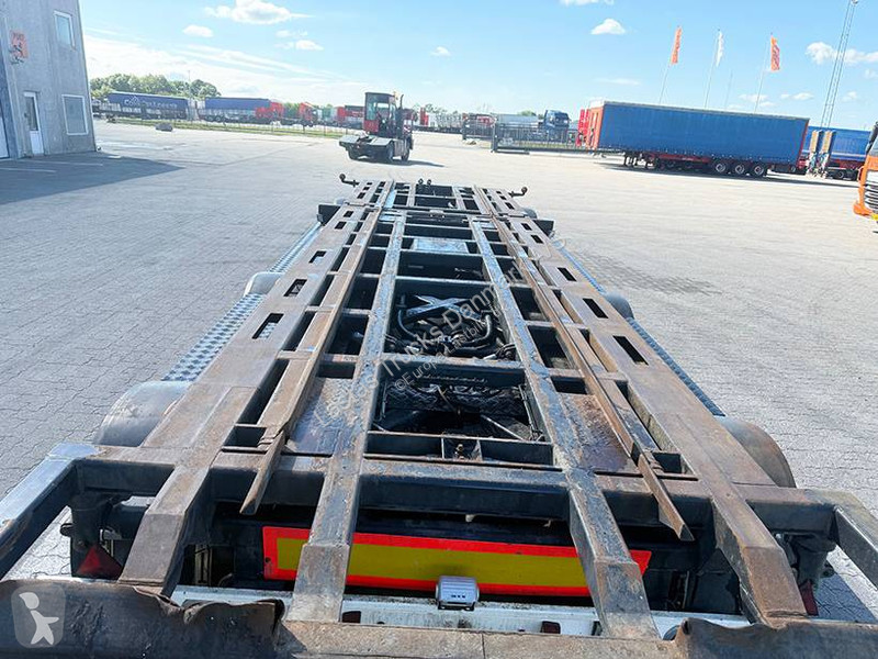 مقطورة  Transfer trailer / Abrollzentralanhänger