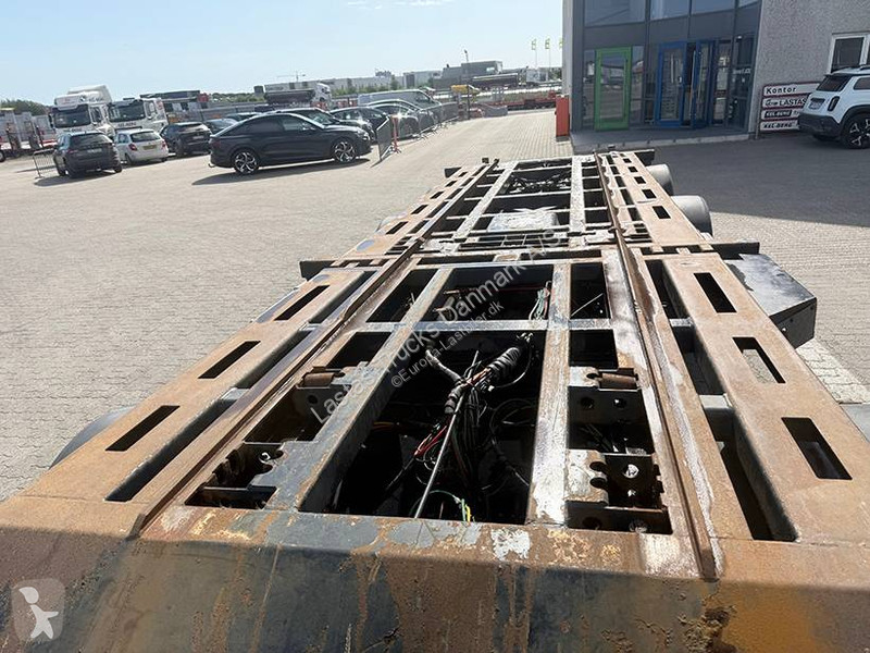 مقطورة  Transfer trailer / Abrollzentralanhänger
