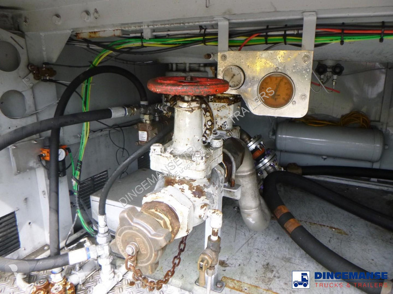 مقطورة  Gas tank steel 60 m3 / 1 comp + pump