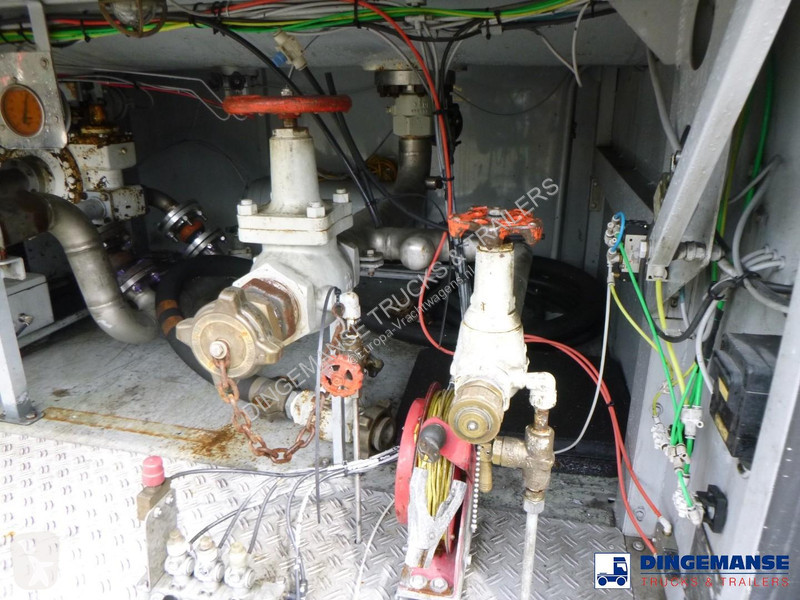 مقطورة  Gas tank steel 60 m3 / 1 comp + pump