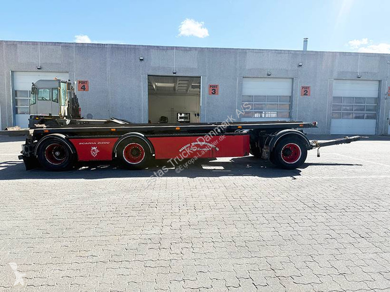 مقطورة  Transfer trailer / Abrollzentralanhänger