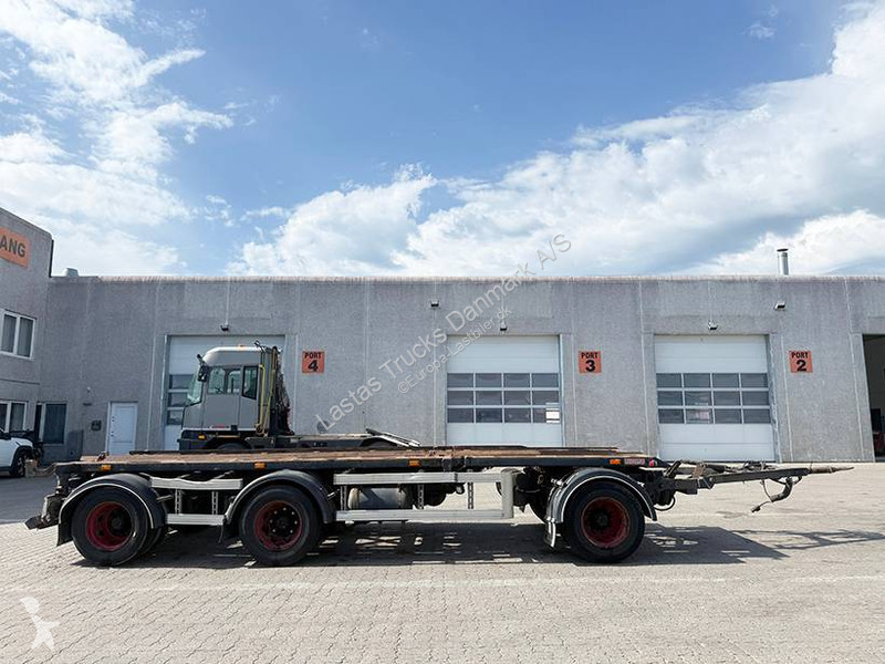 مقطورة  Transfer trailer / Abrollzentralanhänger
