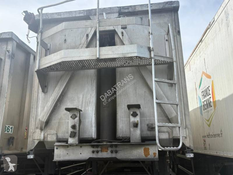 Benalu  semi-trailer