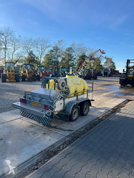 Hapert Tademasser met gladheidbestrijding trailer