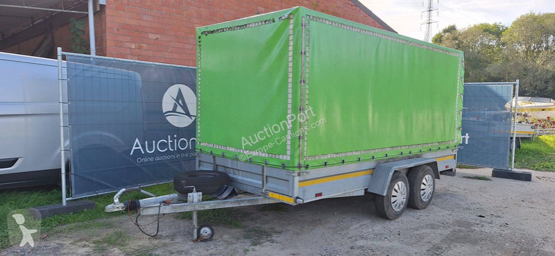 Gesloten aanhangwagen trailer