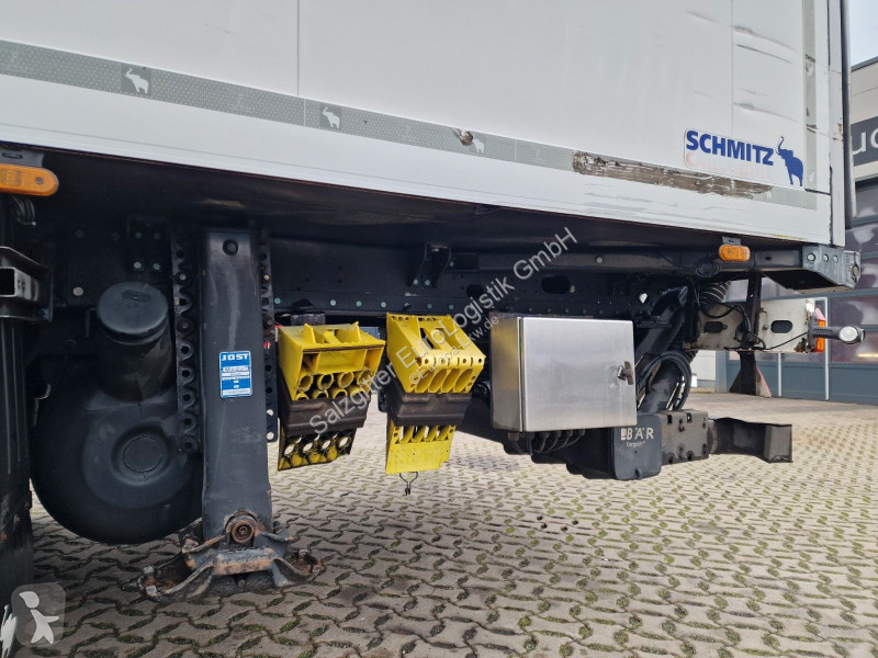 مقطورة Schmitz Cargobull 18 / Ladebordwand