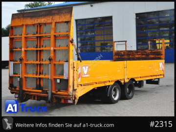 Heavy equipment transport trailer