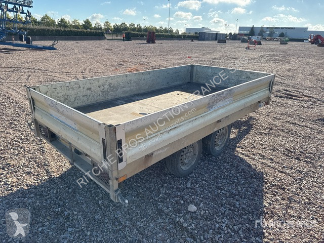 Hubière  CNT162 trailer