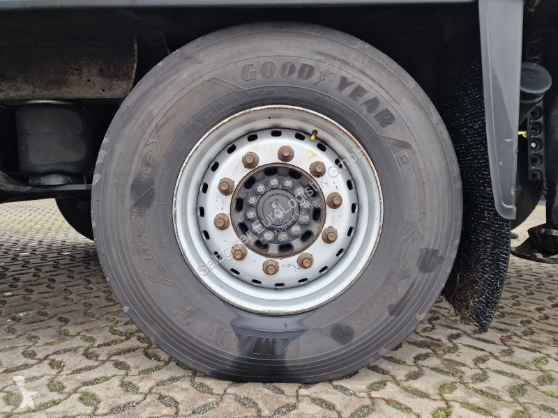 مقطورة Schmitz Cargobull 18 / Ladebordwand