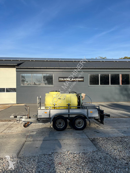 Hapert Tademasser met gladheidbestrijding trailer