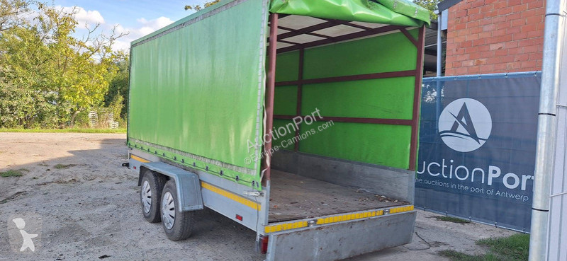 Gesloten aanhangwagen trailer