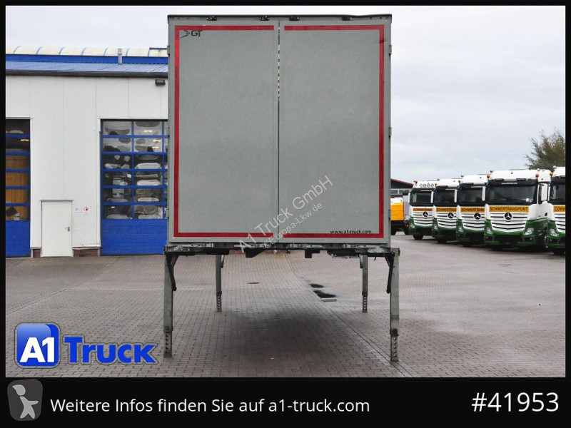7,45, Möbelkoffer, Lichtband, Filzwände,...