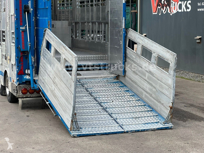 مقطورة Pezzaioli RBA31 3.Stock Viehanhänger,...