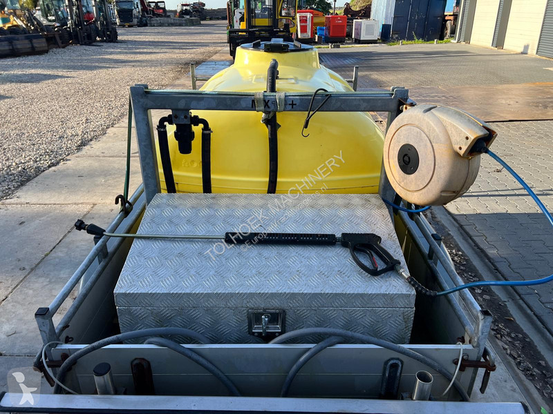 Hapert Tademasser met gladheidbestrijding trailer
