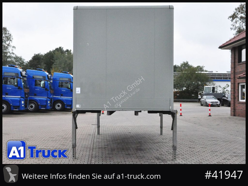 7,45, Möbelkoffer, Lichtband, Filzwände,...