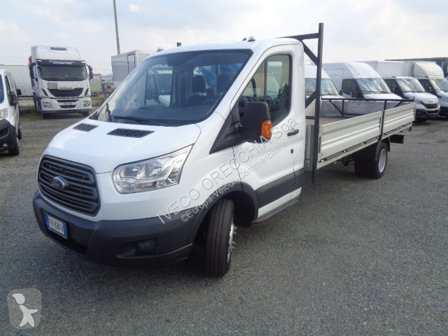 Véhicule utilitaire Ford TRANSIT