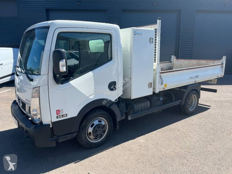 Véhicule utilitaire Nissan