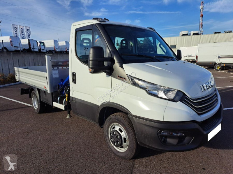 Véhicule utilitaire Iveco 35C18 180CV 3L...