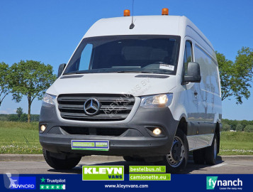 Fourgon long Mercedes