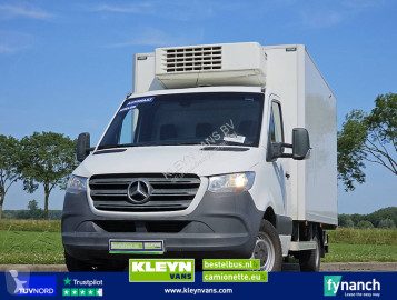 Fourgon utilitaire Mercedes